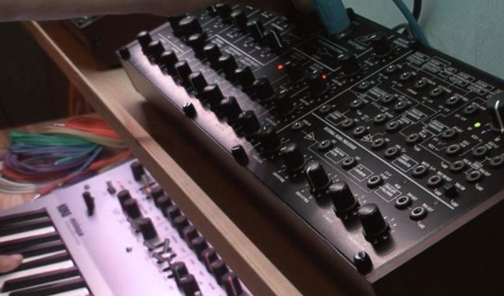 behringer K-2 Analog and Semi-Modular Synthesizer with Dual VCOs User Guide