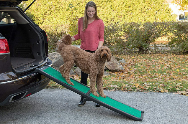 PET GEAR Indoor Outdoor Carpeted BI-Fold Pet Ramp Instruction Manual