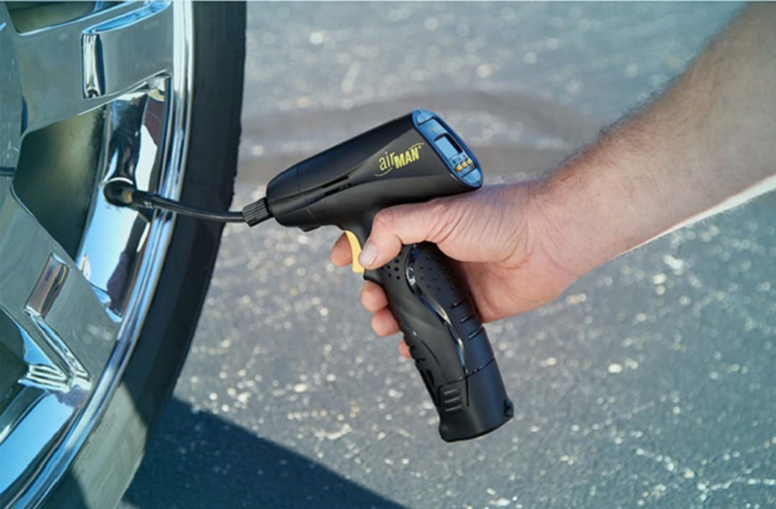 SHAREP IMAGE Cordless Auto Stop Tire Inflator User Guide